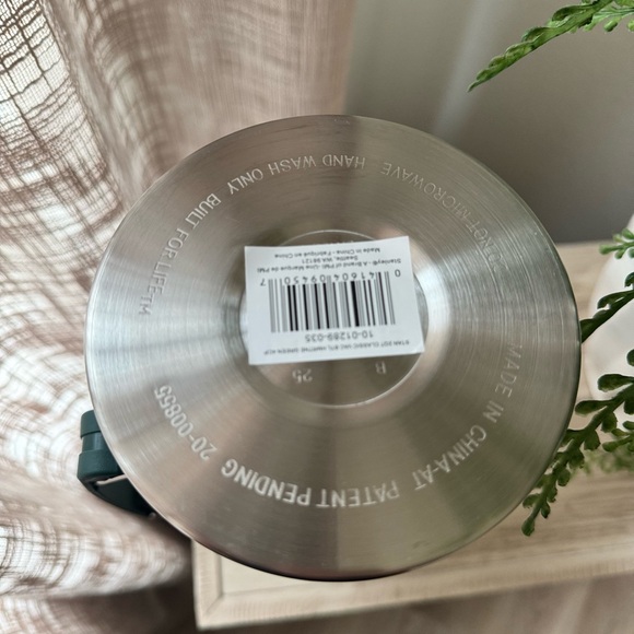 STANLEY Heritage Green Classic Bottle - The Legendary- 2 QT - Picture 4 of 4